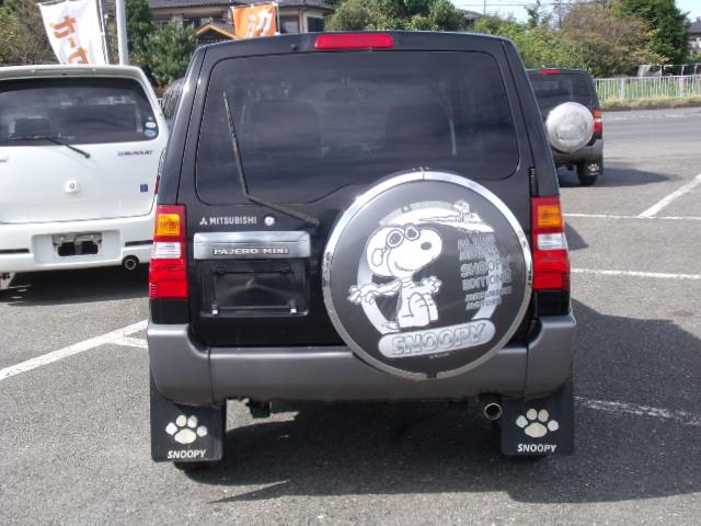 パジェロミニ スヌーピーエディションＩＩターボ　４ＷＤターボ　スヌーピー専用　スペアタイヤケース　デカール　スピードメーター＆タコメーター　プリントドアトリム生地　刺繍入りシート　キーレス　ＣＤ（6枚目）