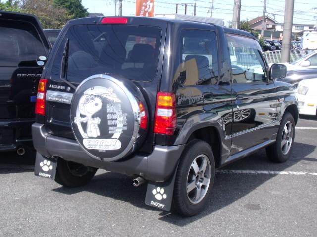 パジェロミニ スヌーピーエディションＩＩターボ　４ＷＤターボ　スヌーピー専用　スペアタイヤケース　デカール　スピードメーター＆タコメーター　プリントドアトリム生地　刺繍入りシート　キーレス　ＣＤ（7枚目）