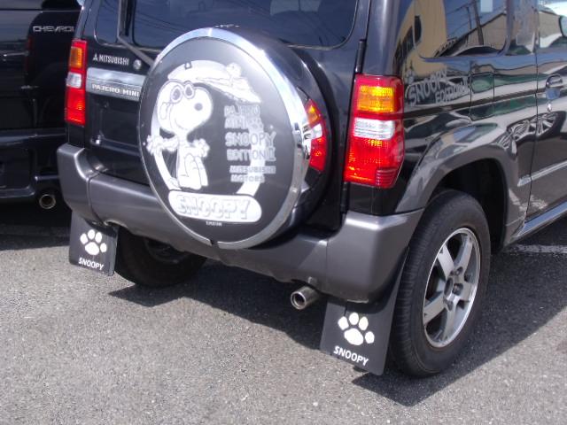 パジェロミニ スヌーピーエディションＩＩターボ　４ＷＤターボ　スヌーピー専用　スペアタイヤケース　デカール　スピードメーター＆タコメーター　プリントドアトリム生地　刺繍入りシート　キーレス　ＣＤ（9枚目）