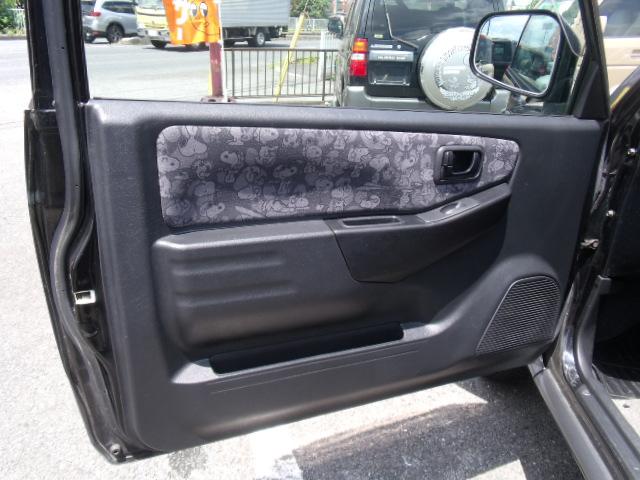 パジェロミニ スヌーピーエディションＩＩターボ　４ＷＤターボ　スヌーピー専用　スペアタイヤケース　デカール　スピードメーター＆タコメーター　プリントドアトリム生地　刺繍入りシート　キーレス　ＣＤ（23枚目）