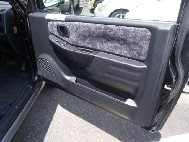 パジェロミニ スヌーピーエディションＩＩターボ　４ＷＤターボ　スヌーピー専用　スペアタイヤケース　デカール　スピードメーター＆タコメーター　プリントドアトリム生地　刺繍入りシート　キーレス　ＣＤ（24枚目）