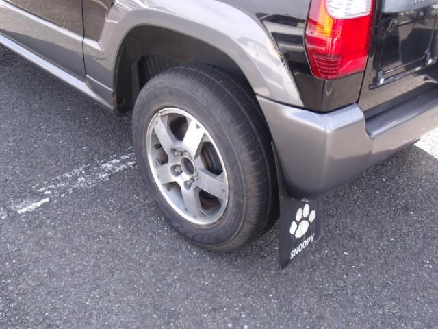 パジェロミニ スヌーピーエディションＩＩターボ　４ＷＤターボ　スヌーピー専用　スペアタイヤケース　デカール　スピードメーター＆タコメーター　プリントドアトリム生地　刺繍入りシート　キーレス　ＣＤ（35枚目）