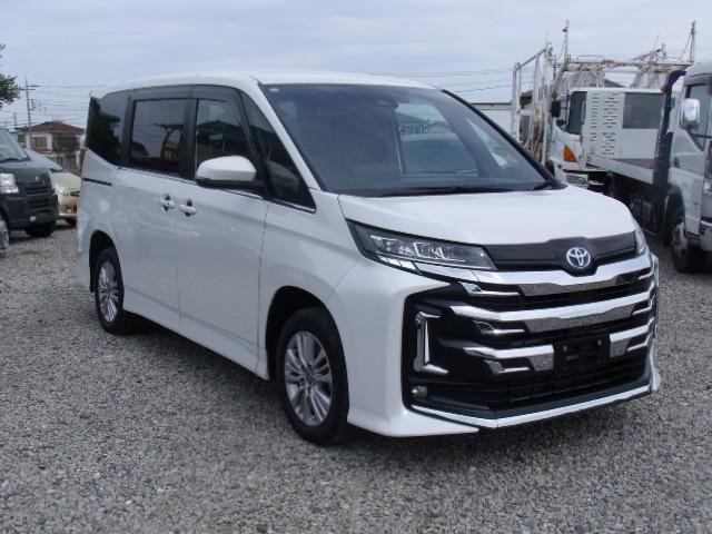 ノア ハイブリッドＳ－Ｚ　純正１０．５型ナビＴＶ　バックカメラ　トヨタセーフティセンス　デュアルパワースライドドア　レーダークルーズ　シートヒーター　ＥＴＣ　ハーフレザーシート　スマートキー　ＡＣ１００Ｖ　モデリスタグリル（3枚目）