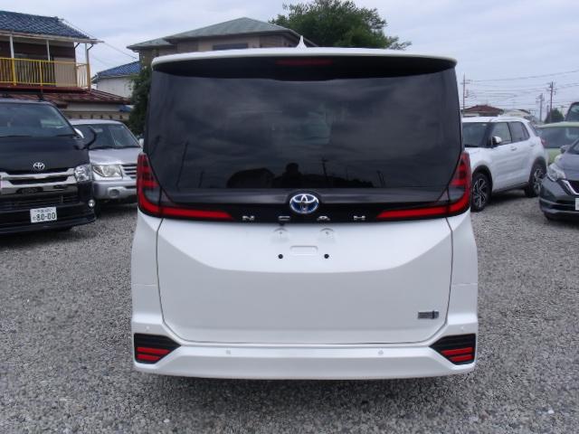 ノア ハイブリッドＳ－Ｚ　純正１０．５型ナビＴＶ　バックカメラ　トヨタセーフティセンス　デュアルパワースライドドア　レーダークルーズ　シートヒーター　ＥＴＣ　ハーフレザーシート　スマートキー　ＡＣ１００Ｖ　モデリスタグリル（7枚目）