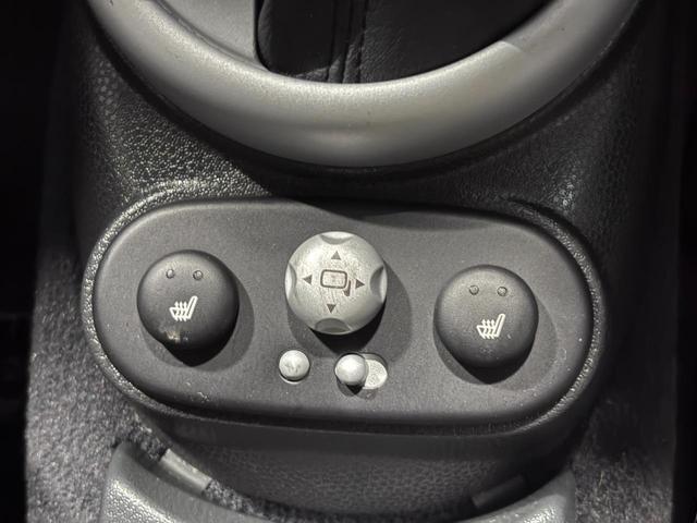 MINI  電動オープン レザーシート バックモニター 社外ナビ パワステ スーパーチャージャー 盗難防止システム(26枚目)