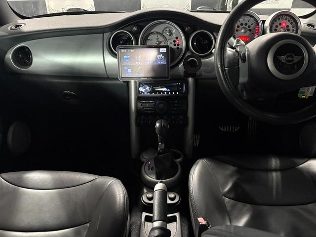 MINI  電動オープン レザーシート バックモニター 社外ナビ パワステ スーパーチャージャー 盗難防止システム(39枚目)
