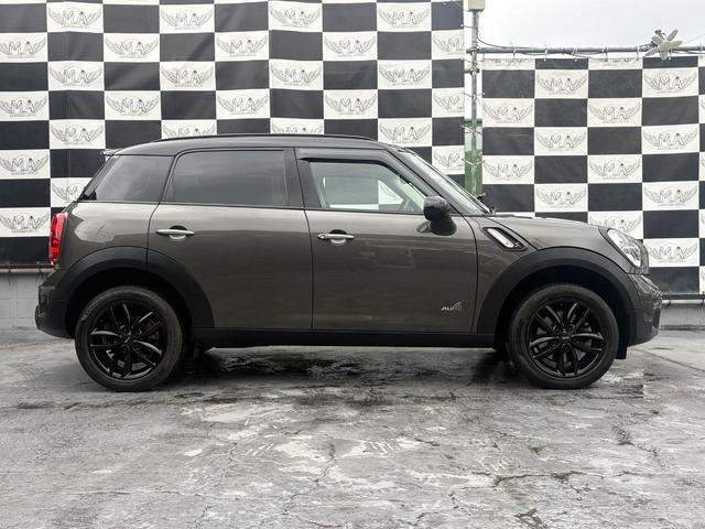 MINI クーパーS クロスオーバー オール4 黒革シート キーレスエントリー フルオートエアコン Wエアバック ESC パワーステアリング ABS アルミ サイドエアバッグ パワーウィンドウ エアバッグ(8枚目)