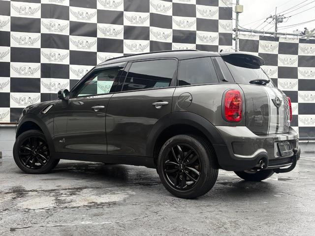 MINI クーパーS クロスオーバー オール4 黒革シート キーレスエントリー フルオートエアコン Wエアバック ESC パワーステアリング ABS アルミ サイドエアバッグ パワーウィンドウ エアバッグ(11枚目)