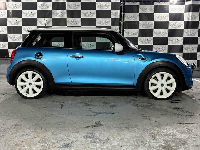 ＭＩＮＩ クーパーＳＤ　ナビ　オートクルーズコントロール　オートマチックハイビーム　アルミホイール　スマートキー　アイドリングストップ　ＡＴ　ＡＢＳ　ＥＳＣ　エアコン　パワーステアリング　パワーウィンドウ　運転席エアバッグ（8枚目）