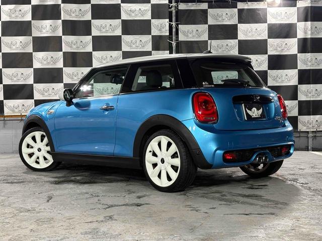 ＭＩＮＩ クーパーＳＤ　ナビ　オートクルーズコントロール　オートマチックハイビーム　アルミホイール　スマートキー　アイドリングストップ　ＡＴ　ＡＢＳ　ＥＳＣ　エアコン　パワーステアリング　パワーウィンドウ　運転席エアバッグ（10枚目）