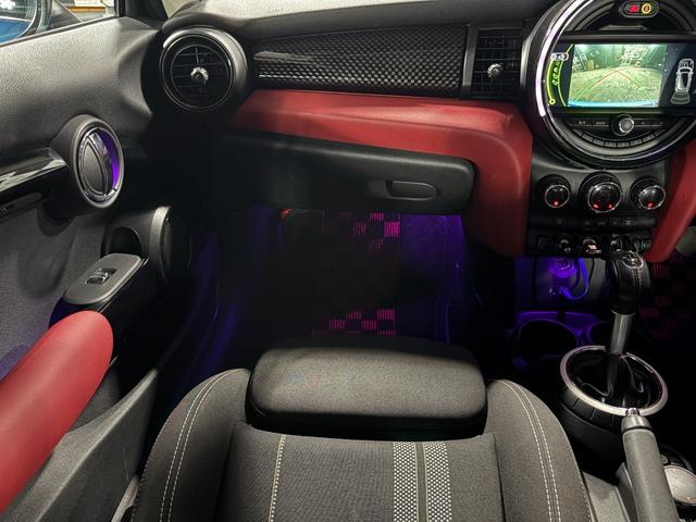 ＭＩＮＩ クーパーＳＤ　ナビ　オートクルーズコントロール　オートマチックハイビーム　アルミホイール　スマートキー　アイドリングストップ　ＡＴ　ＡＢＳ　ＥＳＣ　エアコン　パワーステアリング　パワーウィンドウ　運転席エアバッグ（46枚目）