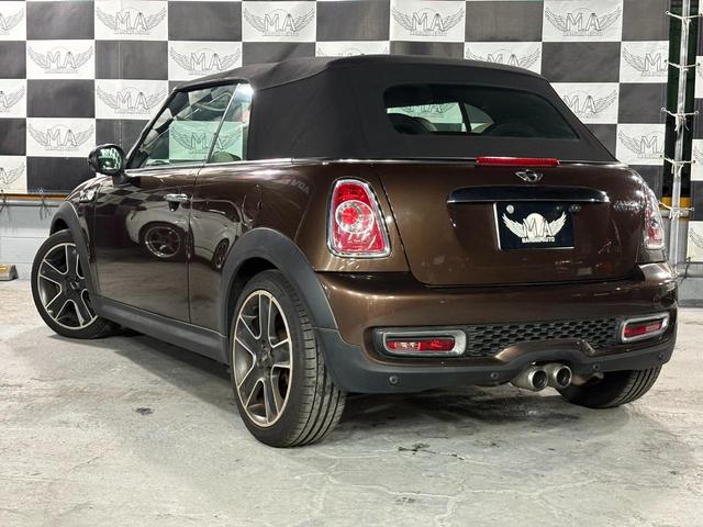 ＭＩＮＩ クーパーＳ　コンバーチブル　オープンカー　バックカメラ　ナビ　ＴＶ　オートライト　ＨＩＤ　ＡＴ　電動格納ミラー　シートヒーター　アルミホイール　ＡＢＳ　ＣＤ　ＵＳＢ　ミュージックプレイヤー接続可　Ｂｌｕｅｔｏｏｔｈ　エアコン（6枚目）