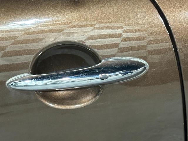 ＭＩＮＩ クーパーＳ　コンバーチブル　オープンカー　バックカメラ　ナビ　ＴＶ　オートライト　ＨＩＤ　ＡＴ　電動格納ミラー　シートヒーター　アルミホイール　ＡＢＳ　ＣＤ　ＵＳＢ　ミュージックプレイヤー接続可　Ｂｌｕｅｔｏｏｔｈ　エアコン（11枚目）
