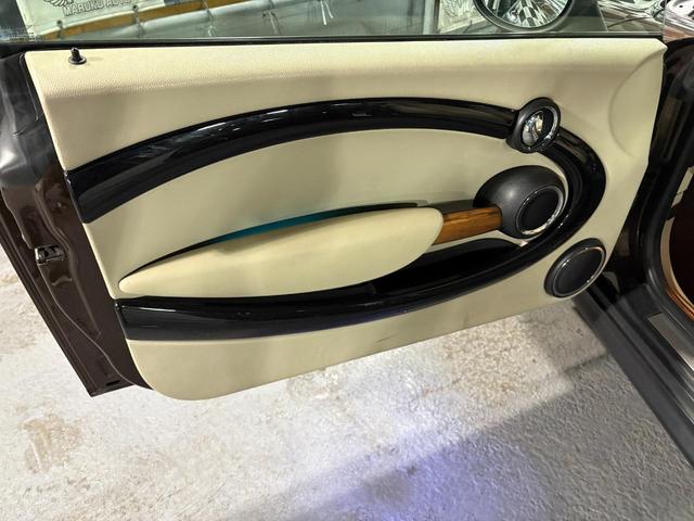 ＭＩＮＩ クーパーＳ　コンバーチブル　オープンカー　バックカメラ　ナビ　ＴＶ　オートライト　ＨＩＤ　ＡＴ　電動格納ミラー　シートヒーター　アルミホイール　ＡＢＳ　ＣＤ　ＵＳＢ　ミュージックプレイヤー接続可　Ｂｌｕｅｔｏｏｔｈ　エアコン（38枚目）