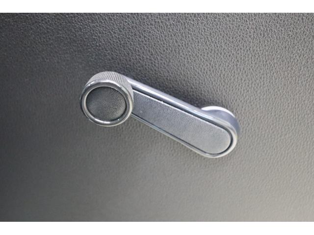 ハイゼットトラック スタンダード　農用スペシャル　４ＷＤ　軽トラック　三方開　ＭＴ　衝突被害軽減システム　クリアランスソナー　アイドリングストップ　オートライト　ＥＳＣ　エアコン　運転席エアバッグ（9枚目）