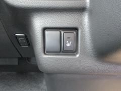 座席のシートを温めるシートヒーター！その温かさは一度経験したら欠かすことができません！エアコンで乾燥しやすい車内も防ぐ事ができます！ 5