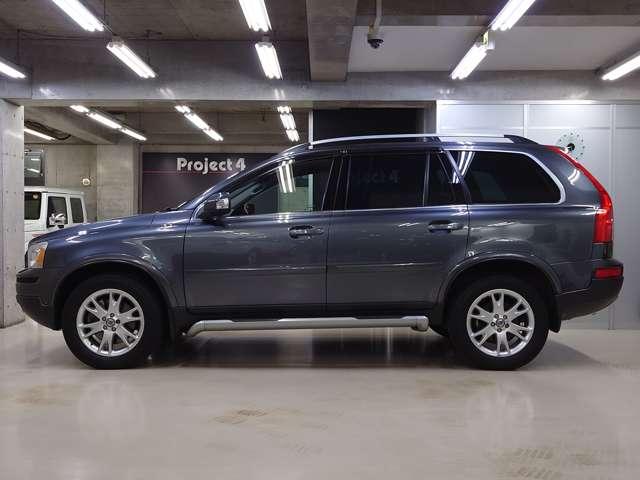 XC90 3.2 SE AWD 2008年モデル 前後パークシステム BLIS レザーシート アクティブキセノンライト 前後フォグランプ 18インチアルミホイール ランニングボード カロッツェリアサイバーナビ バックカメラ 禁煙車(5枚目)
