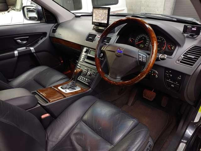 XC90 3.2 SE AWD 2008年モデル 前後パークシステム BLIS レザーシート アクティブキセノンライト 前後フォグランプ 18インチアルミホイール ランニングボード カロッツェリアサイバーナビ バックカメラ 禁煙車(10枚目)