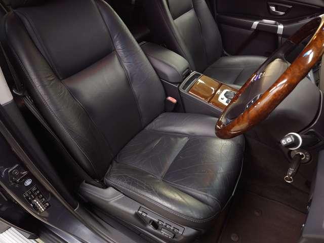 XC90 3.2 SE AWD 2008年モデル 前後パークシステム BLIS レザーシート アクティブキセノンライト 前後フォグランプ 18インチアルミホイール ランニングボード カロッツェリアサイバーナビ バックカメラ 禁煙車(11枚目)