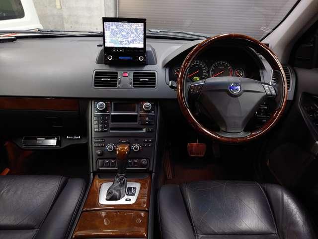 XC90 3.2 SE AWD 2008年モデル 前後パークシステム BLIS レザーシート アクティブキセノンライト 前後フォグランプ 18インチアルミホイール ランニングボード カロッツェリアサイバーナビ バックカメラ 禁煙車(12枚目)