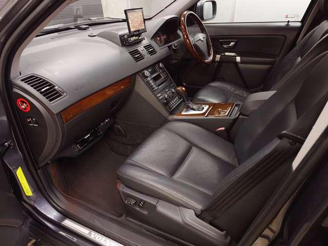 XC90 3.2 SE AWD 2008年モデル 前後パークシステム BLIS レザーシート アクティブキセノンライト 前後フォグランプ 18インチアルミホイール ランニングボード カロッツェリアサイバーナビ バックカメラ 禁煙車(13枚目)