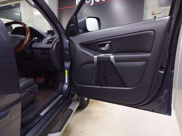 XC90 3.2 SE AWD 2008年モデル 前後パークシステム BLIS レザーシート アクティブキセノンライト 前後フォグランプ 18インチアルミホイール ランニングボード カロッツェリアサイバーナビ バックカメラ 禁煙車(35枚目)