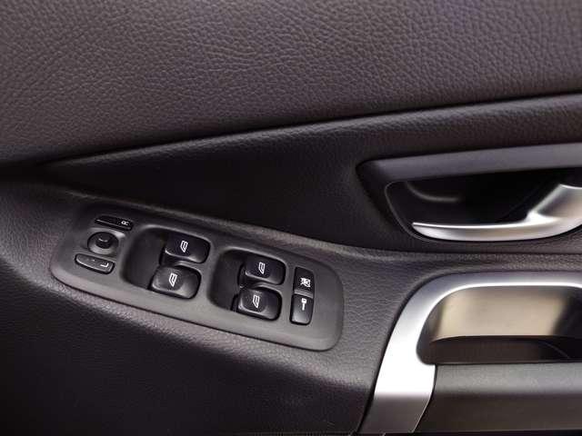 XC90 3.2 SE AWD 2008年モデル 前後パークシステム BLIS レザーシート アクティブキセノンライト 前後フォグランプ 18インチアルミホイール ランニングボード カロッツェリアサイバーナビ バックカメラ 禁煙車(38枚目)