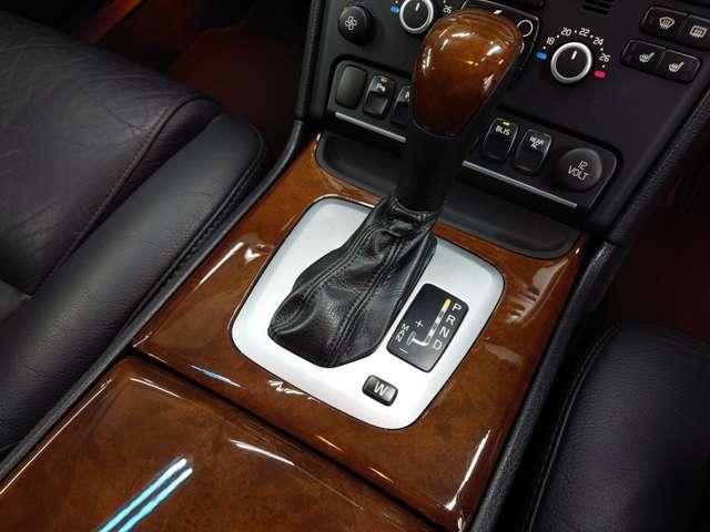 XC90 3.2 SE AWD 2008年モデル 前後パークシステム BLIS レザーシート アクティブキセノンライト 前後フォグランプ 18インチアルミホイール ランニングボード カロッツェリアサイバーナビ バックカメラ 禁煙車(45枚目)