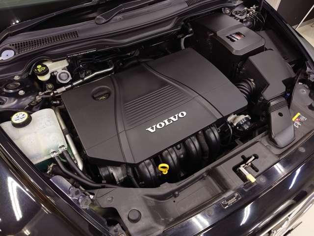 Ｖ５０ ２．０ｅパワーシフト　キセノンライト　前後フォグ　ウッドパネル　１６インチアルミホイール　ウインドーフィルム　サイドバイザー　前後ドライブレコーダー　ＥＴＣ　禁煙車（17枚目）