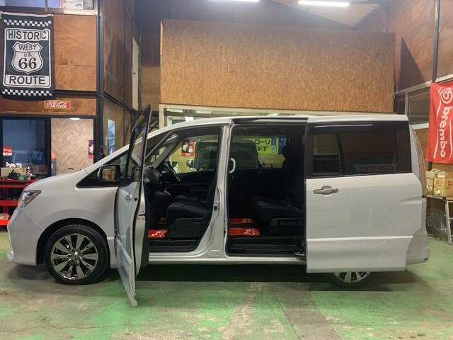 セレナ ハイウェイスター S-ハイブリッド 純正フルセグナビTV CD/DVD Bluetooth Bカメラ ETC 両側パワースライド INTキーPスタート 社外17インチアルミホイール HIDオートライト/フォグランプ オートAC クルコン(9枚目)