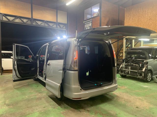 セレナ ハイウェイスター S-ハイブリッド 純正フルセグナビTV CD/DVD Bluetooth Bカメラ ETC 両側パワースライド INTキーPスタート 社外17インチアルミホイール HIDオートライト/フォグランプ オートAC クルコン(21枚目)