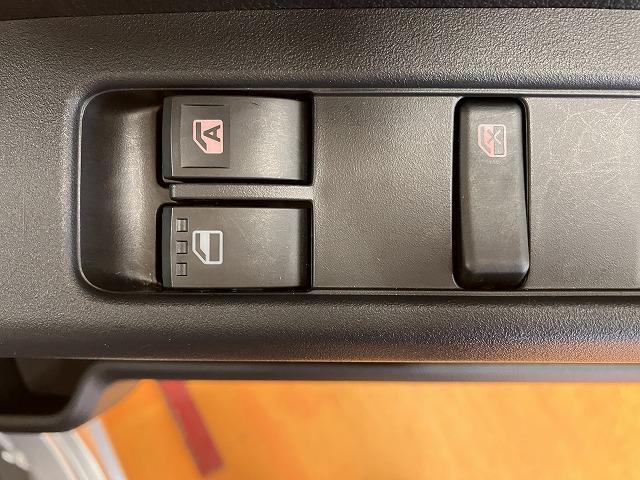 ハイゼットカーゴ DX サポカーSワイド適合 ディスプレイオーディオ エアコン アクセサリーソケット コーナーセンサー アイドリングストップ 光軸調整ダイヤル 横滑り防止機能 誤発進抑制機能 パワーウインドウ キーレス(17枚目)