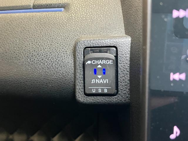 タント カスタムRS サポカーSワイド適合 ドラレコ ミラクルオープンドア 両側オートスライドドア 後席モニター 電動パーキングブレーキ パノラマモニター対応 シートヒーター コーナーセンサー USB接続端子 ETC(22枚目)