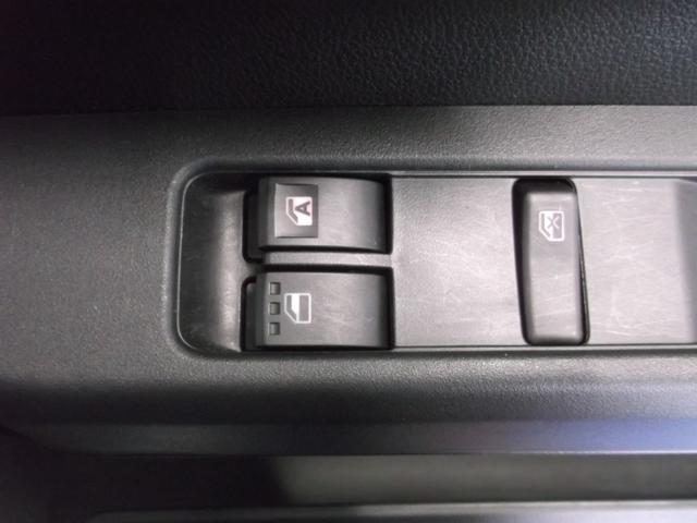 ハイゼットカーゴ DX サポカーSワイド適合 ラジオ エアコン アクセサリーソケット コーナーセンサー アイドリングストップ 光軸調整ダイヤル 横滑り防止機能 誤発進抑制機能 パワーウインドウ キーレス(17枚目)