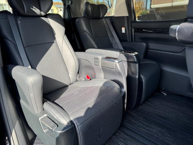 ヴェルファイア ２．５Ｚ　Ｇエディション　純正１０インチフルセグナビ／Ｂｌｕｅｔｏｏｔｈ／バックカメラ／サンルーフ／衝突被害軽減システム／３眼ＬＥＤヘッドランプ／両側電動スライドドア／パワーバックドア／セーフティセンス／ベンチレーションシート（11枚目）