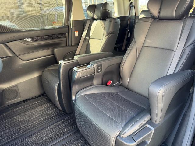 ヴェルファイア ２．５Ｚ　Ｇエディション　純正１０インチフルセグナビ／Ｂｌｕｅｔｏｏｔｈ／バックカメラ／サンルーフ／衝突被害軽減システム／３眼ＬＥＤヘッドランプ／両側電動スライドドア／パワーバックドア／セーフティセンス／ベンチレーションシート（12枚目）