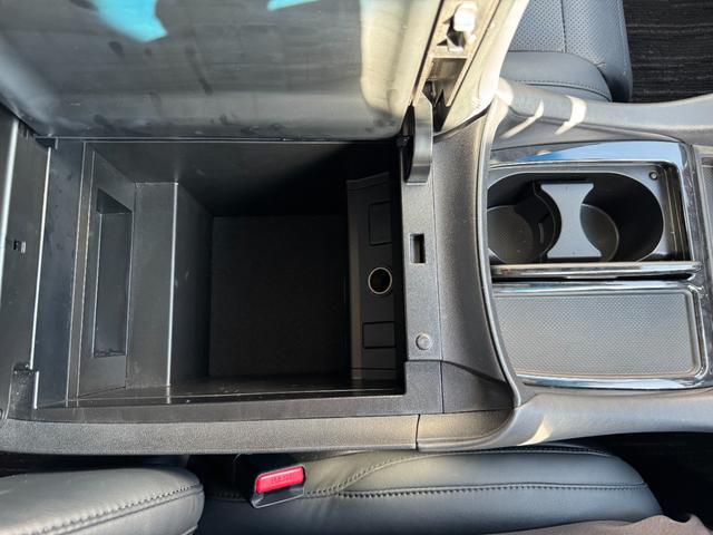 ヴェルファイア ２．５Ｚ　Ｇエディション　純正１０インチフルセグナビ／Ｂｌｕｅｔｏｏｔｈ／バックカメラ／サンルーフ／衝突被害軽減システム／３眼ＬＥＤヘッドランプ／両側電動スライドドア／パワーバックドア／セーフティセンス／ベンチレーションシート（39枚目）