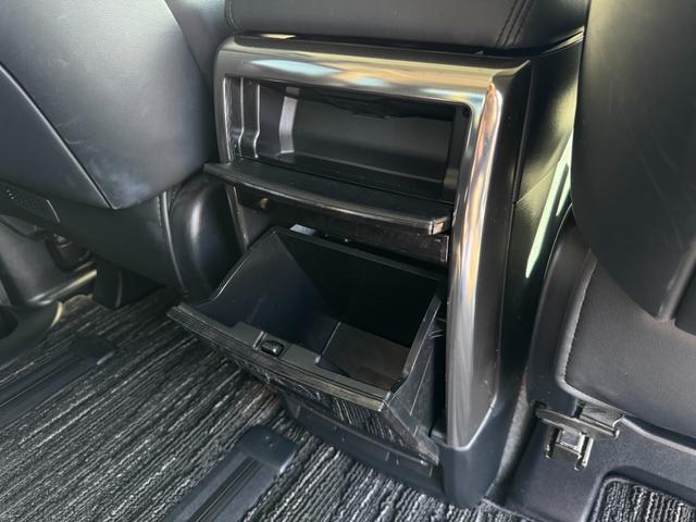 ヴェルファイア ２．５Ｚ　Ｇエディション　純正１０インチフルセグナビ／Ｂｌｕｅｔｏｏｔｈ／バックカメラ／サンルーフ／衝突被害軽減システム／３眼ＬＥＤヘッドランプ／両側電動スライドドア／パワーバックドア／セーフティセンス／ベンチレーションシート（46枚目）