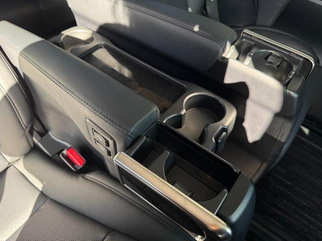 ヴェルファイア ２．５Ｚ　Ｇエディション　純正１０インチフルセグナビ／Ｂｌｕｅｔｏｏｔｈ／バックカメラ／サンルーフ／衝突被害軽減システム／３眼ＬＥＤヘッドランプ／両側電動スライドドア／パワーバックドア／セーフティセンス／ベンチレーションシート（47枚目）