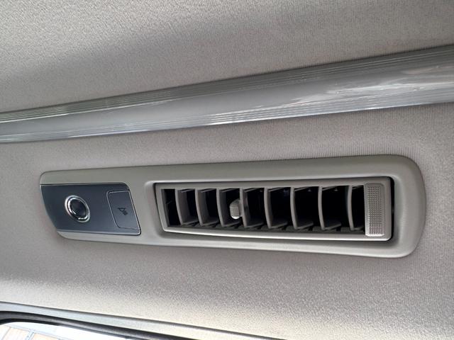 ヴェルファイア ２．５Ｚ　Ｇエディション　純正１０インチフルセグナビ／Ｂｌｕｅｔｏｏｔｈ／バックカメラ／サンルーフ／衝突被害軽減システム／３眼ＬＥＤヘッドランプ／両側電動スライドドア／パワーバックドア／セーフティセンス／ベンチレーションシート（49枚目）