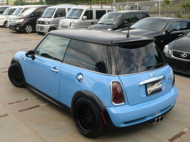 ＭＩＮＩ クーパーＳ　クーパーＳ　スーパーチャージャー　６速ＭＴ　ライトブルーオールペン　車高調　ワークマイスター１６インチＡＷ　Ｆピロアッパー付フルタップ　Ｒキャンバーリンク　フルタップ　リアストレートマフラー（14枚目）