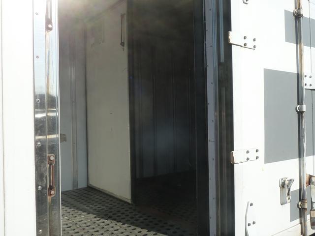 エルフトラック ２ｔ冷蔵冷凍車　－３０度設定　冷凍冷蔵室２室式　ＡＳＲ　ラジオ　５ＭＴ　庫内ブザー　積載量２０００ｋｇ　車両総重量４，９７５ｋｇ（4枚目）