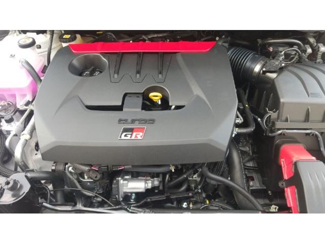 ＧＲヤリス ＲＺハイパフォーマンス＋エアロパフォーマンスパッケ－ジ　登録済未使用車　ＯＰ：縦引きＰＢ＆クーリングＰＫＧ　サブラジエター　インタークーラースプレー　コールドエアインテークダクト　可変リアウィング　ダクト付アルミフード　フェンダーダクト　リアバンパーダクト（26枚目）