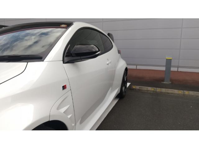 ＧＲヤリス ＲＺハイパフォーマンス＋エアロパフォーマンスパッケ－ジ　登録済未使用車　ＯＰ：縦引きＰＢ＆クーリングＰＫＧ　サブラジエター　インタークーラースプレー　コールドエアインテークダクト　可変リアウィング　ダクト付アルミフード　フェンダーダクト　リアバンパーダクト（35枚目）