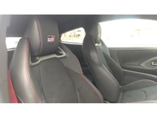 ＧＲヤリス ＲＺハイパフォーマンス＋エアロパフォーマンスパッケ－ジ　登録済未使用車　ＯＰ：縦引きＰＢ＆クーリングＰＫＧ　サブラジエター　インタークーラースプレー　コールドエアインテークダクト　可変リアウィング　ダクト付アルミフード　フェンダーダクト　リアバンパーダクト（51枚目）