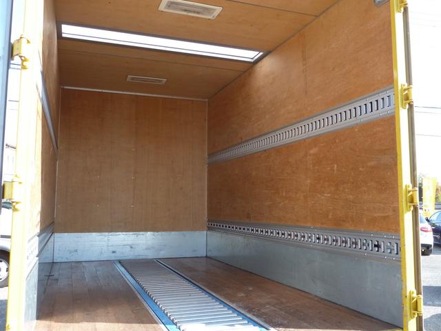 キャンター 全低床　２ｔパネルバン　オートマ　ＥＴＣ　バックカメラ　ＡＢＳ　エアバック　ラッシングレール２段　キーレス（8枚目）