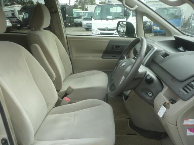 ノア Ｘ　Ｌセレクション　ウェルキャブスロープタイプＩＩ　車椅子一脚使用　電動ウィンチ　リモコン　サードシート付　ＡＡＣ　ＡＢＳ　エアバック　キーレス　Ｌ電動スライドドア　車検８年６月（10枚目）