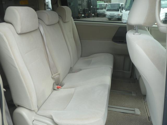 ノア Ｘ　Ｌセレクション　ウェルキャブスロープタイプＩＩ　車椅子一脚使用　電動ウィンチ　リモコン　サードシート付　ＡＡＣ　ＡＢＳ　エアバック　キーレス　Ｌ電動スライドドア　車検８年６月（11枚目）