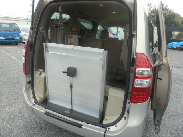 ノア Ｘ　Ｌセレクション　ウェルキャブスロープタイプＩＩ　車椅子一脚使用　電動ウィンチ　リモコン　サードシート付　ＡＡＣ　ＡＢＳ　エアバック　キーレス　Ｌ電動スライドドア　車検８年６月（15枚目）