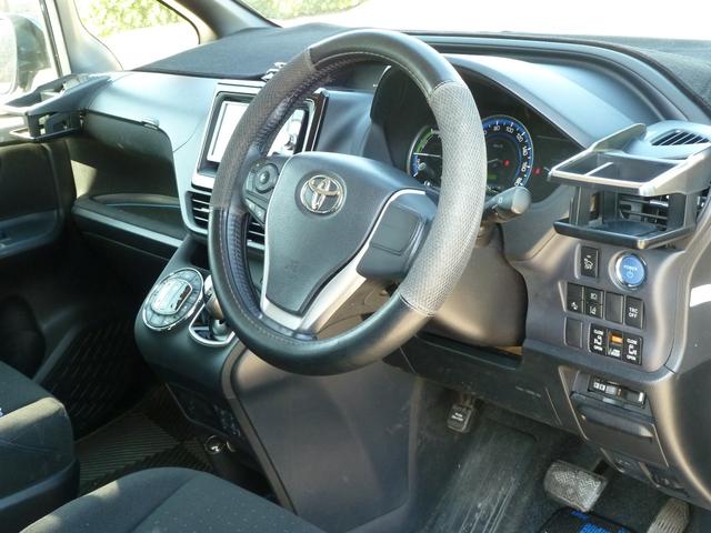 ヴォクシー ハイブリッドV 3列シート ETC ナビ エアコン ABS エアバック キーレス スマートキー Fシートヒーター フルセグTV 純正エアロ 純正AW15inc 電動両スライドドア(11枚目)